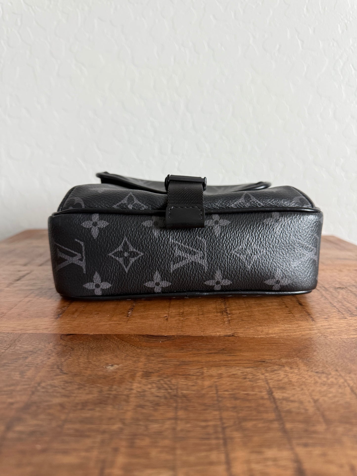 Louis Vuitton Getaway Messenger Eclipse Monogram Black