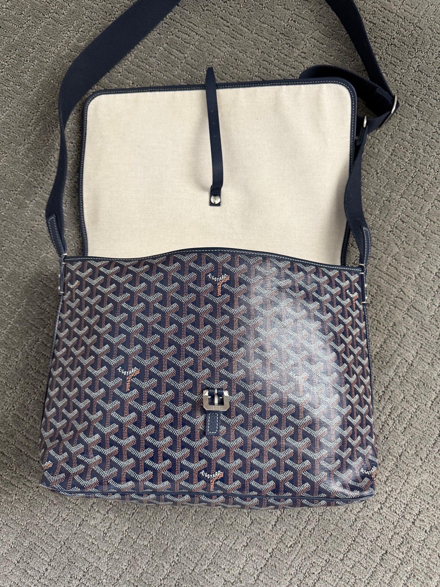 Goyard Capetien MM Messenger Bag Navy