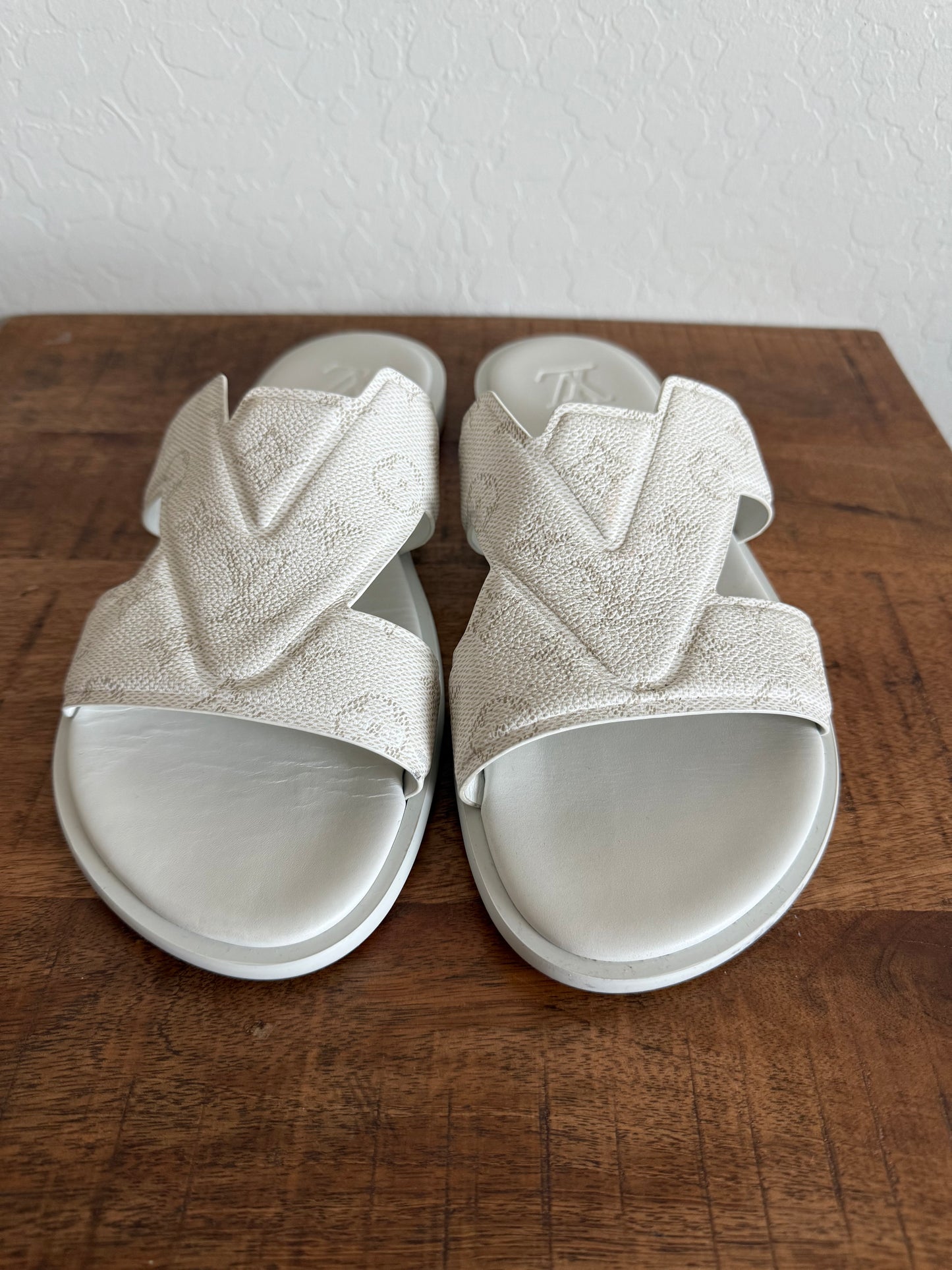 Louis Vuitton Oasis Monogram Mule White